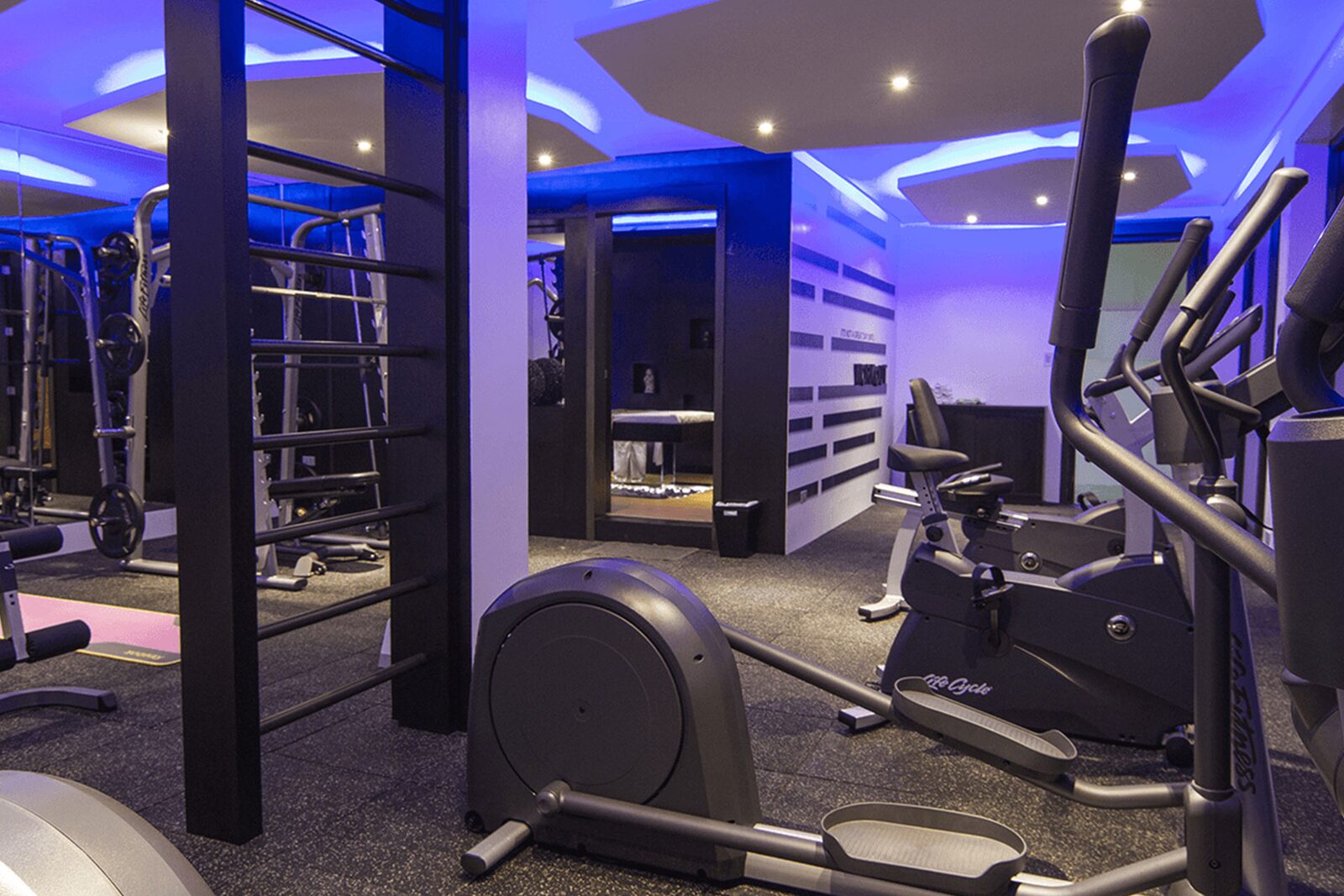 Guest only gym with cardio and weight equipment